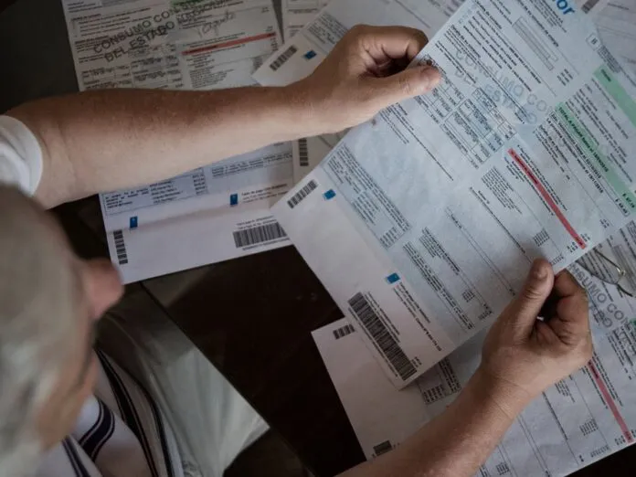 Tarifas-de-gas-y-luz-696x522 (1)