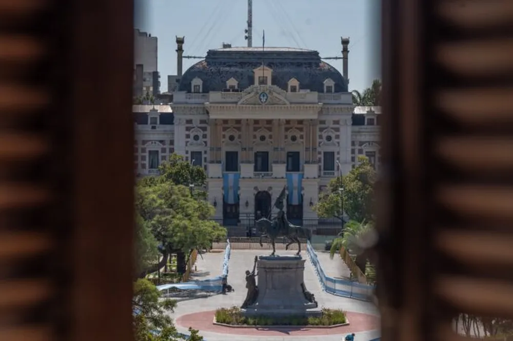 la-sede-la-gobernacion-bonaerense-prensa-diputados-ba (1)