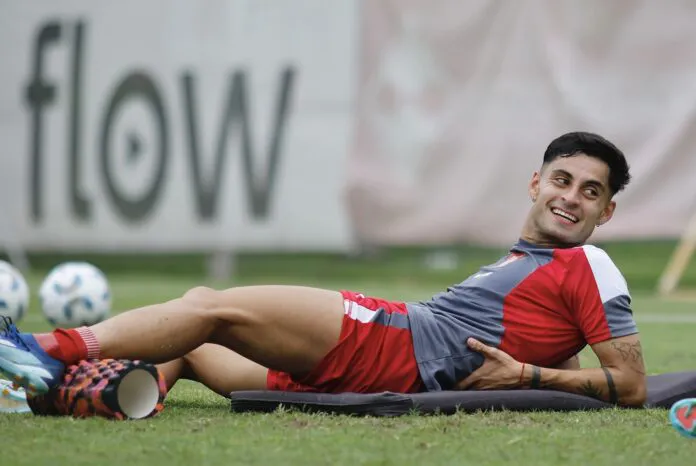 Javier_Altamirano_Estudiantes-696x466